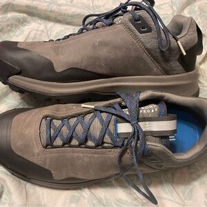 New Vasque 7930 - Men's - Horizon Waterproof Soft Toe - Gray Sz 9.5 retail $150